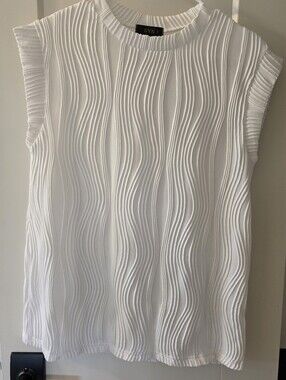 UVN Women's White Textured Wave Tank Top Size M